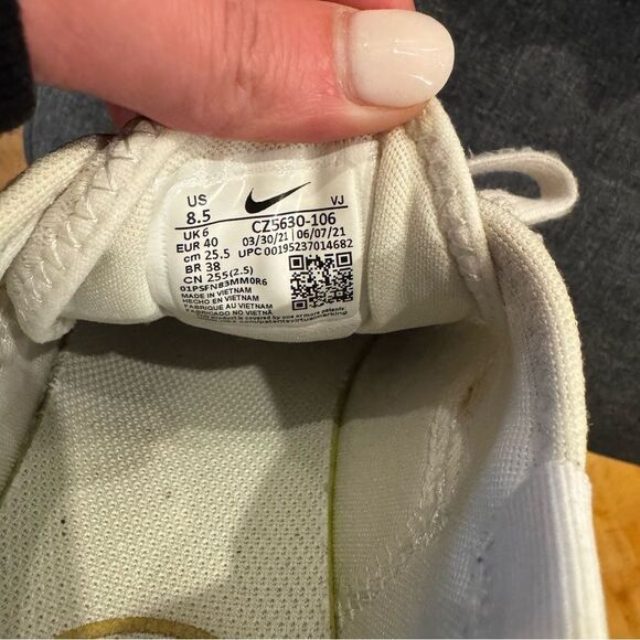 Nike running shoes women’s size 8.5 white yellow - Picture 5 of 6